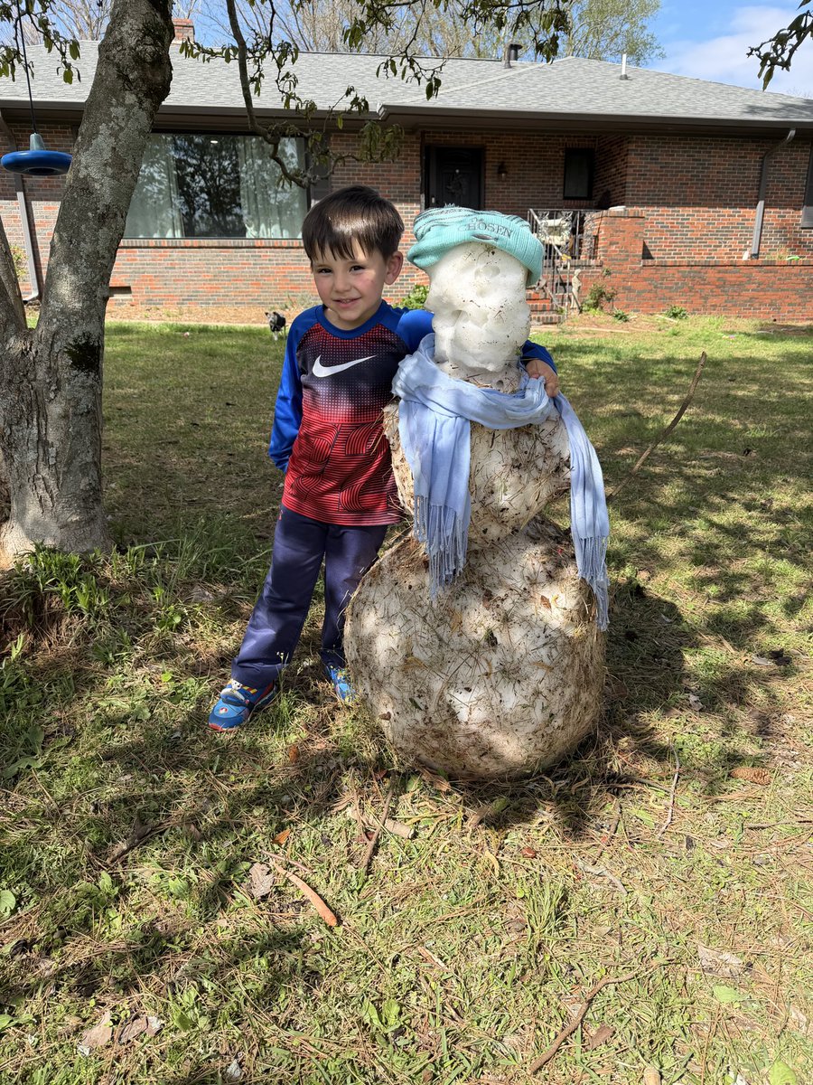 MaryCarol63's tweet photo. @spann frosty’s still hanging on from Monday’s freak snow showers! https://t.co/hSYGlVfasu