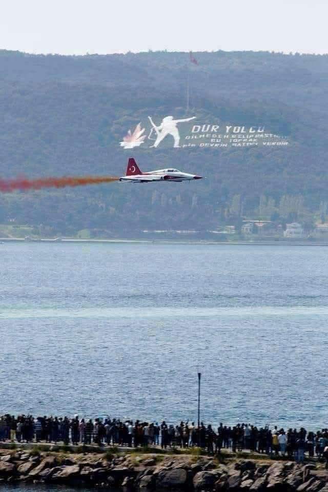 AtmacaHaci46022's tweet photo. Dur yolcu! Bilmeden gelip bastığın
Bu toprak, bir devrin battığı yerdir.
Eğil de kulak ver, bu sessiz yığın 
Bir vatan kalbinin attığı yerdir.
 #18martçanakkalezaferi
 #Çanakkalegeçilmez
@Mustafa_Destici @bbpgenelmerkez @boztugdurmus @M_K_AKAN https://t.co/ohNqo6DFWh