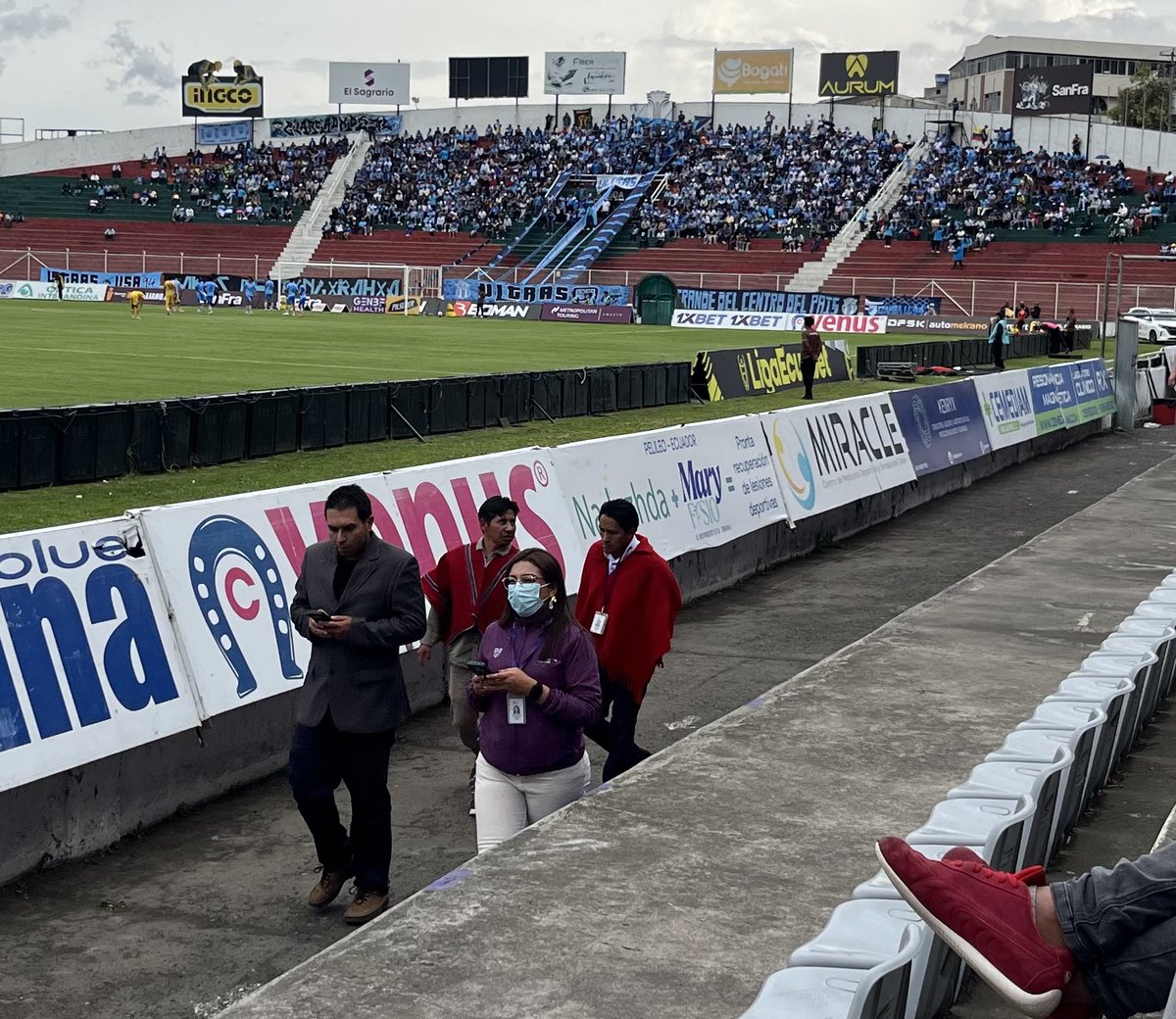 ✔️Llegó la hinchada de <a href="/Macara_Info/">Club Dep. Macará Info</a> 🇧🇼 al 🏟️ Bellavista 

➡️ Alrededor de 2 mil personas llegaron a apoyar el cuadro celeste en miércoles laborable 14:00 🕑 

➡️Ocupan la bandeja oriental por la sanción de #LigaPro como ya lo hicieron en 2018 

Gana 1-0 

94.5📻