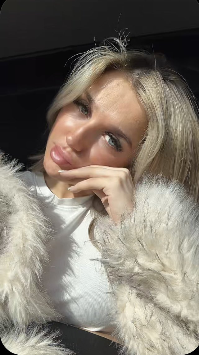 Goddess51399172's tweet photo. Sent goddess is how you catch my attention losers 

🙇🏼‍♂️👸🏼 https://t.co/f45lPL5rpY