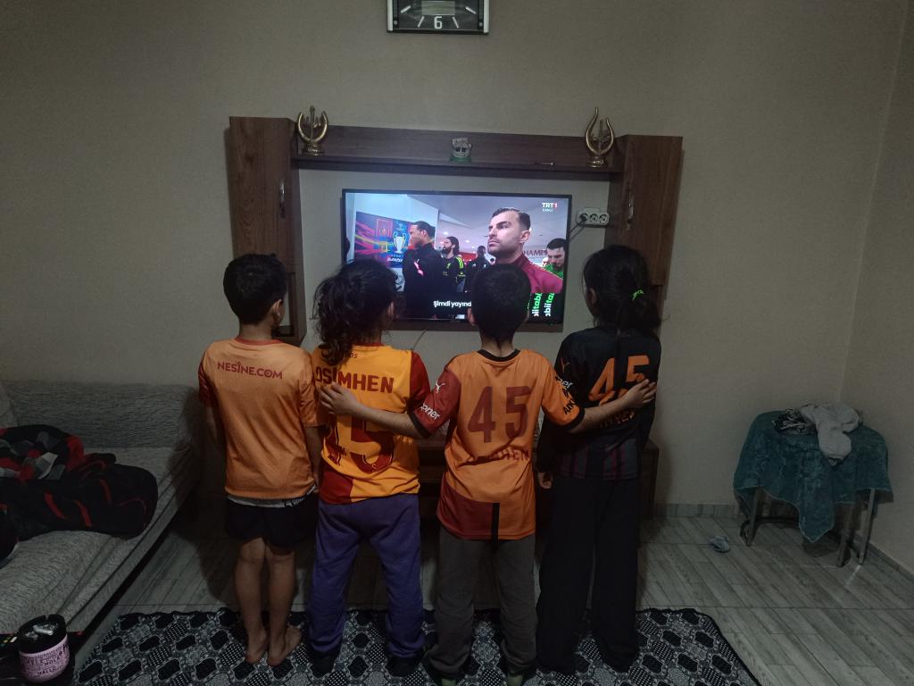 halildilek47's tweet photo. BAŞARILAR GALATASARAY KALBİMİZ DUAMIZ SİZİNLE  
Liverpool - Galatasaray  #galatasaraylivorpool
#GSLİV https://t.co/qF3IU6UZSw