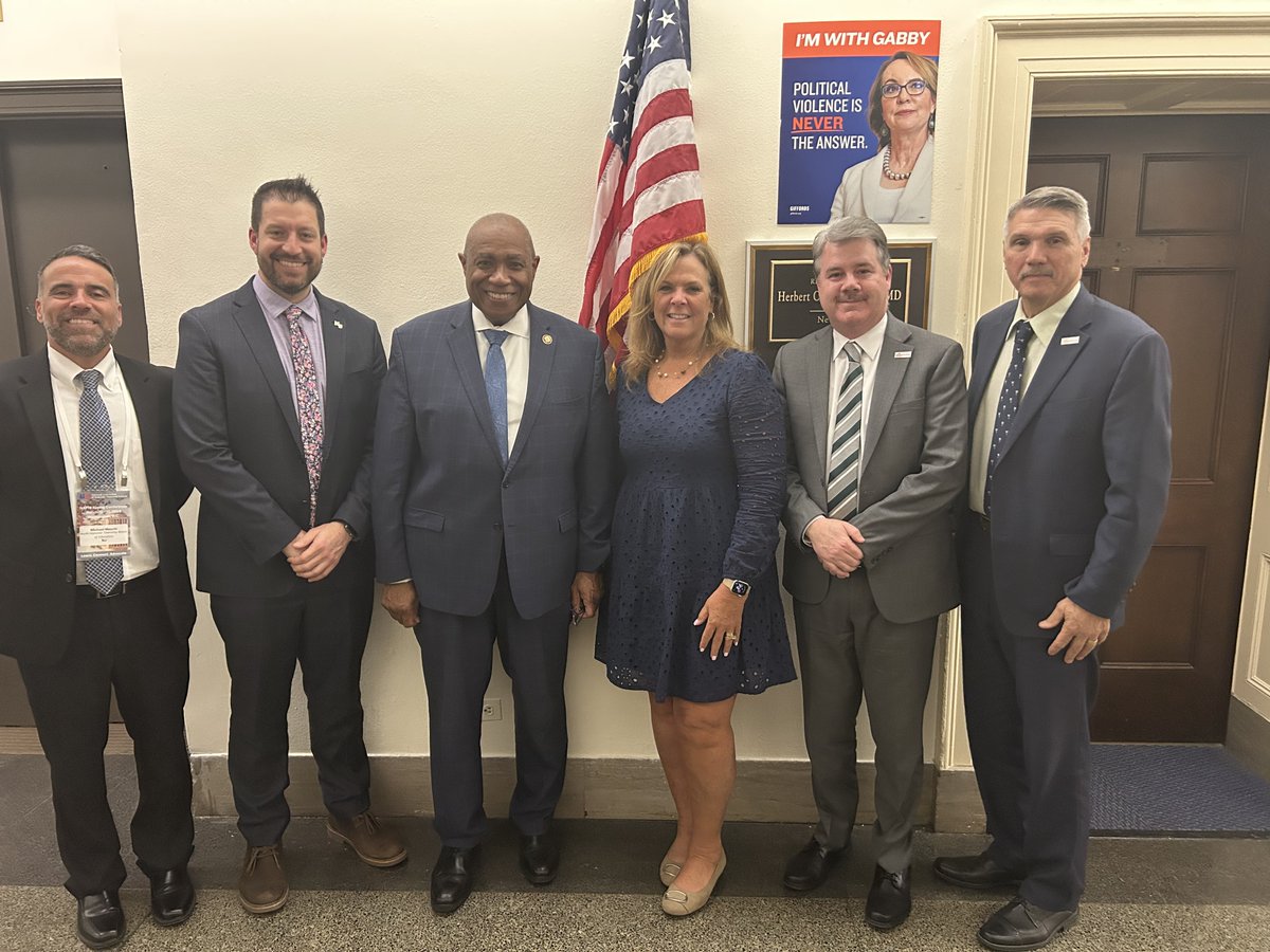 Andrew Zuckerman tweet media