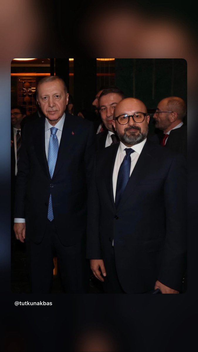 tutkun_akbas's tweet photo. Cumhurbaşkanımız Sayın Recep Tayyip Erdoğan’ın Külliye’deki gazetecilerle iftarından kıymetli bir hatıra…  @RTErdogan https://t.co/9zJKAPoSX3