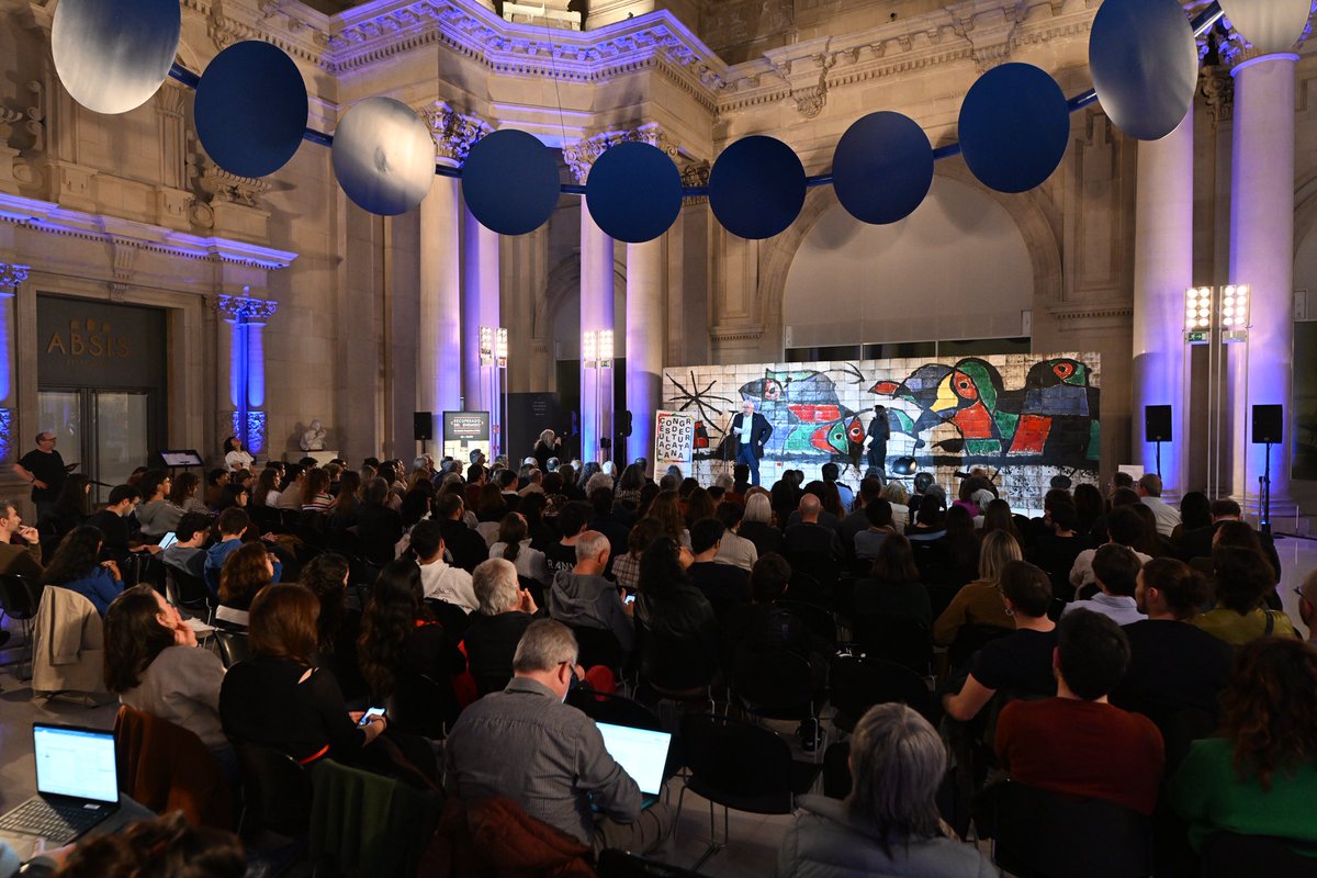 noucongres's tweet photo. Comencem la festa del Congrés de Cultura Catalana! 

Una nit per celebrar tot el que vindrà! https://t.co/Q51U724vQF