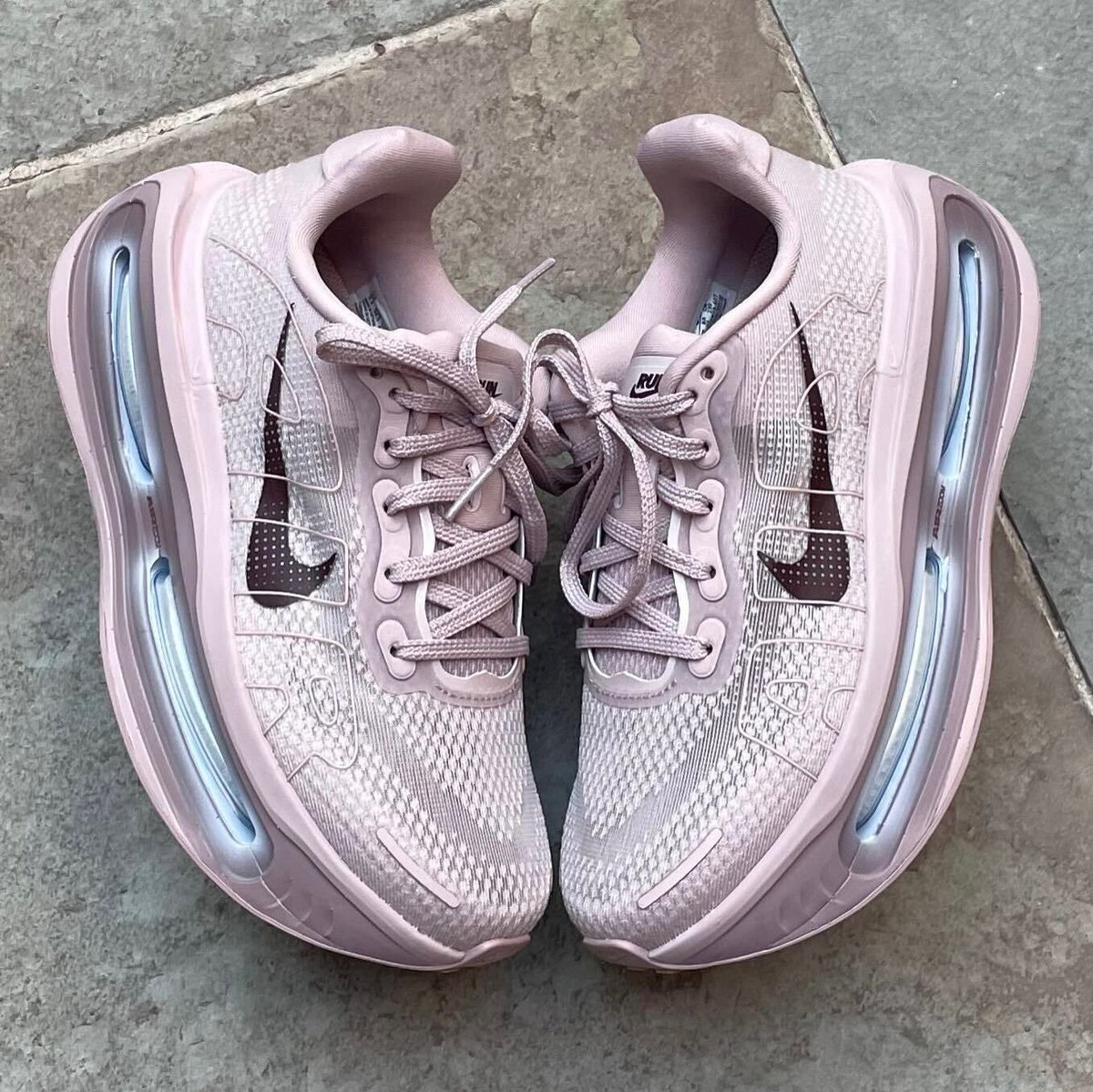 Ad: Maximum cushioning for an ultra-soft ride. Available via select retailers
W Nike Vomero Premium "Particle Rose"

DSG buff.ly/UlbxcZm
SP buff.ly/kh6W3Cy
Nike US buff.ly/R8a4q4Z