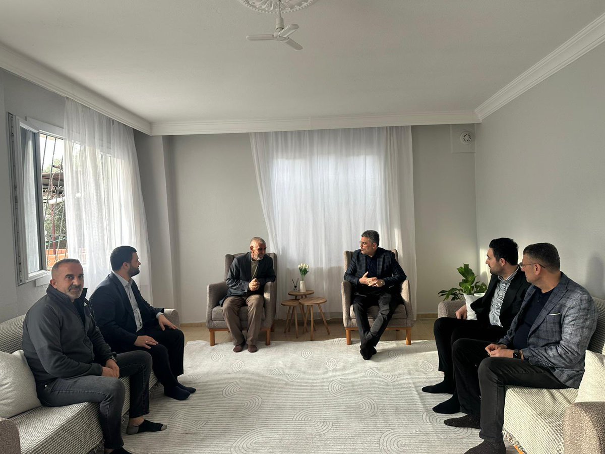 farukaytek's tweet photo. ❝AK Parti; milletimizle kurduğu gönül bağını hanelerde diri tutan, muhabbeti ve kardeşliği esas alan bir dava hareketidir.❞

Yüreğir İlçe Başkanımız Mehmet Murat Kılınç ve kıymetli teşkilatımız ile Zeynep Gündüz ve ailesini ziyaret ederek bir araya geldik.

Rabbim hanelerimize huzur, gönüllerimize muhabbet, birlik ve beraberliğimize kuvvet ihsan eylesin.

📍 Çamlıbel Mahallesi, Yüreğir