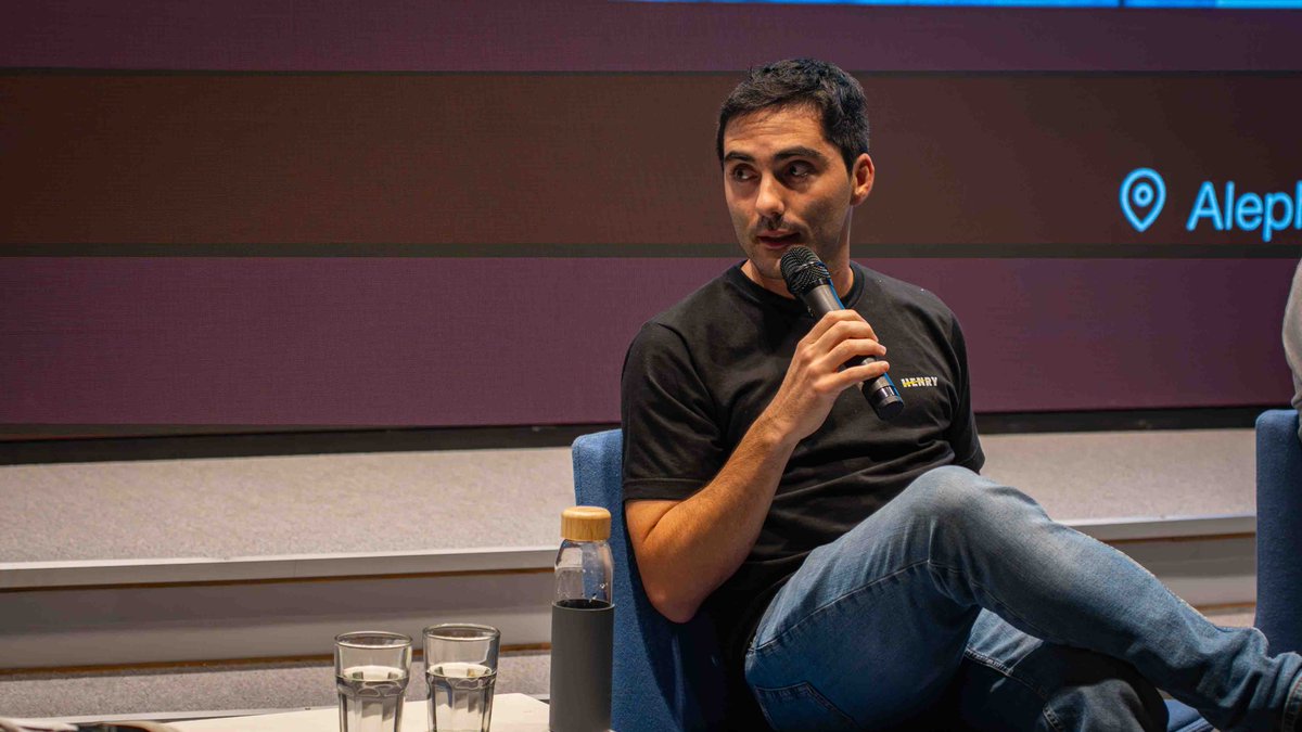 crecimientoar's tweet photo. A big panel that's getting all the attention.

“AI Best Practices” by @0xnico_, @bebepuey  from @bombocommunity, Federico Hernández and @nays1_ CTO at @paisanos_io. https://t.co/oZXxX35Stl