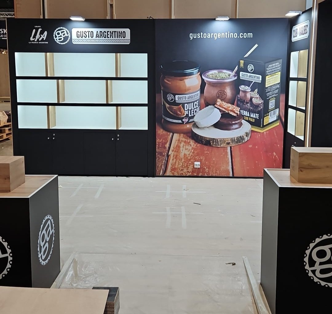 stands dm spacio tweet media
