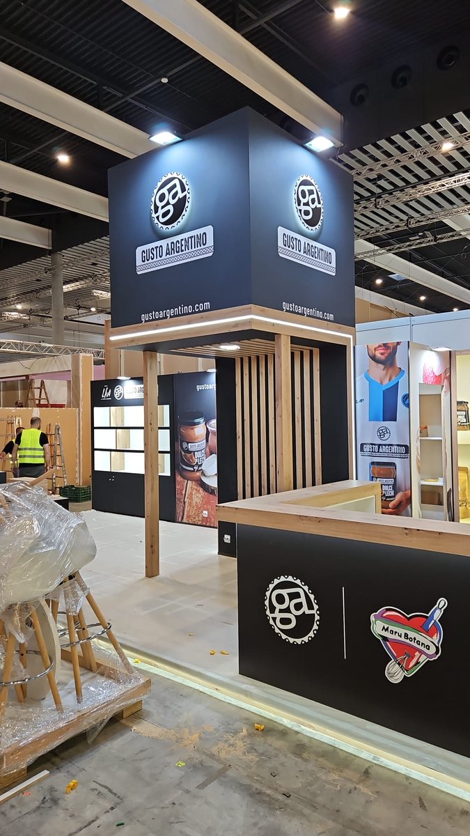 stands dm spacio tweet media