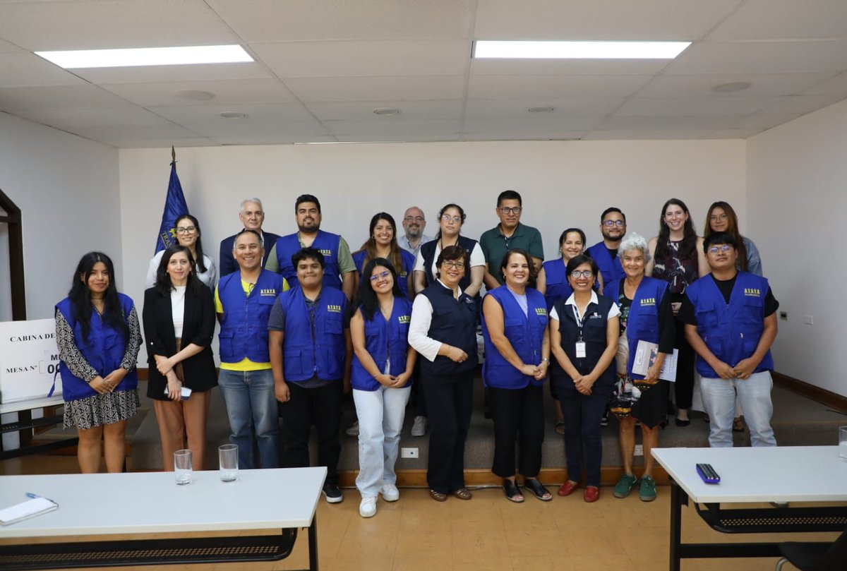 #ONPEinforma | Observadores de <a href="/ACTransparencia/">Transparencia Perú</a> y del Instituto Nacional Demócrata (<a href="/NDI/">National Democratic Institute</a>) fueron capacitados por nuestra institución sobre el flujo de la jornada electoral del 12 de abril, mediante la instalación de una mesa de sufragio modelo. 

#EG2026 #ONPEduca