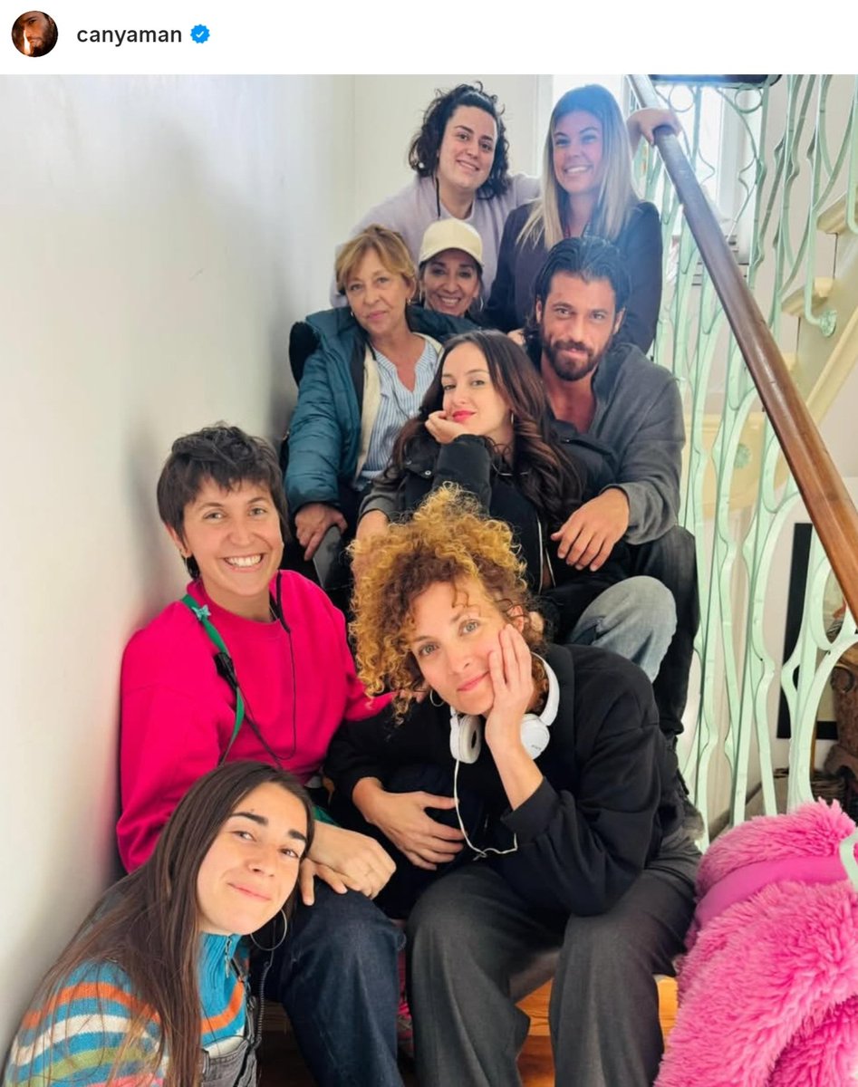 Una foto BONITA DE VERDAD 💙🦋
Las compañeras que no se ven...pero SON 🫶
#CanYaman ⭐️
#ElLaberintoDeLasMariposas