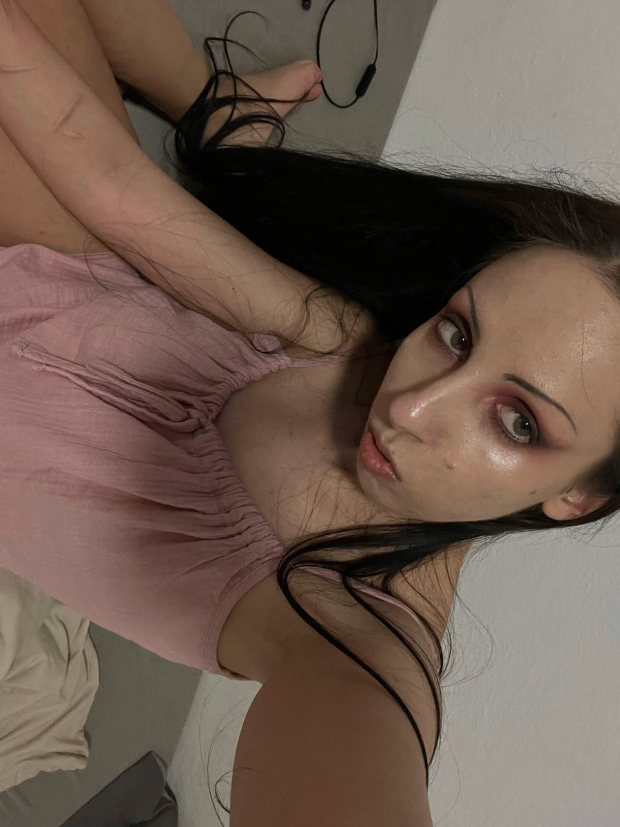 𝑡𝑟𝑎𝑢𝑚𝑎 𝑞𝑢𝑒𝑒𝑛 ♱ tweet media