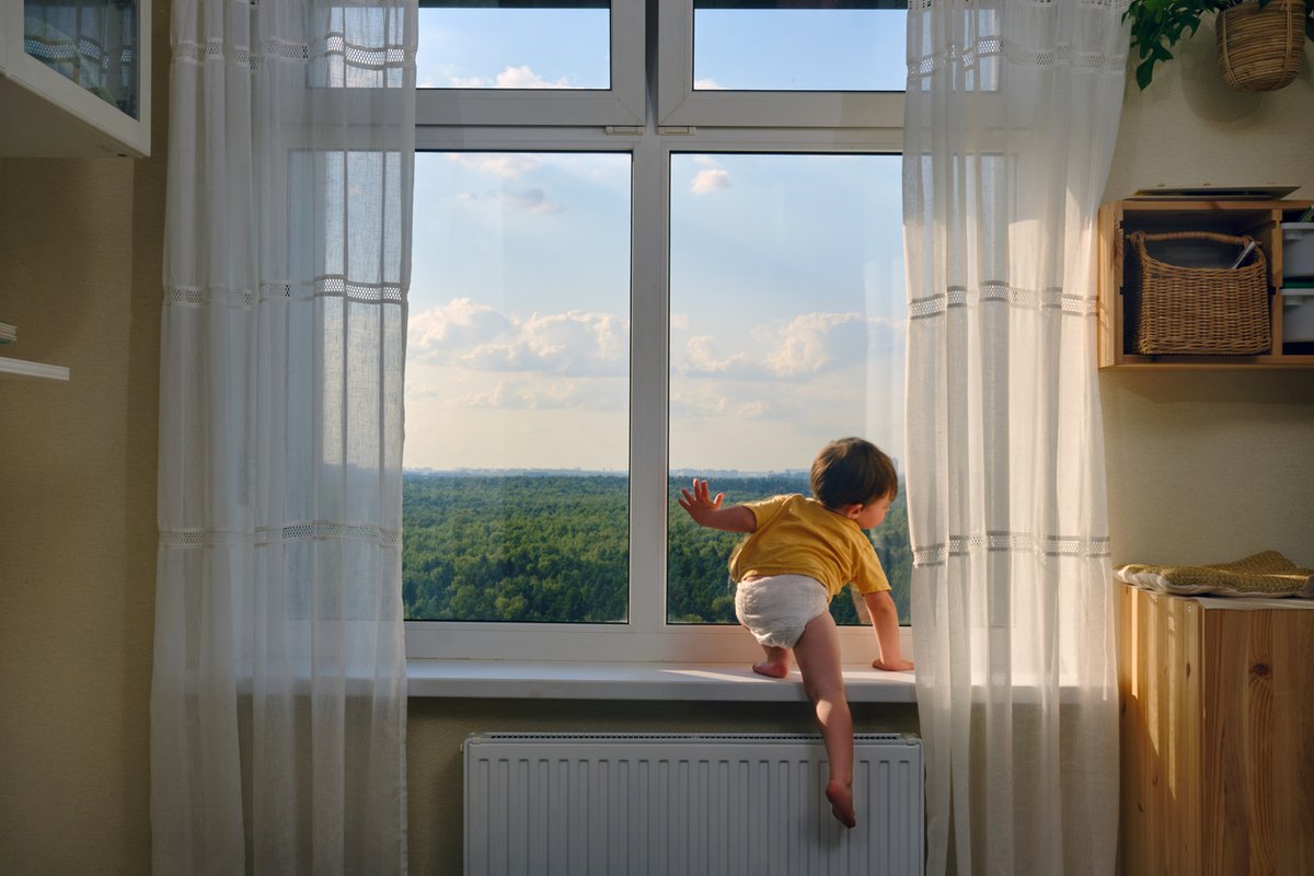 dailyhornetnews's tweet photo. Andersen Windows recalled about 91,000 window opening control devices that can break or detach, allowing windows to open unexpectedly. This poses a serious fall risk, especially for children. #AndersenWindows #Recall #WindowSafety - https://t.co/k0xoQQnnLd https://t.co/lZtjzIOEEZ