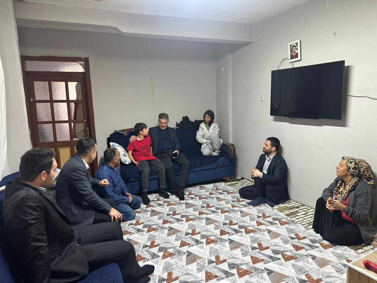 farukaytek's tweet photo. ❝AK Parti; milletimizle kurduğu gönül bağını her hanede diri tutan, muhabbeti ve kardeşliği büyüten bir dava hareketidir.❞

Yüreğir İlçe Başkanımız Mehmet Murat Kılınç ve kıymetli teşkilatımız ile Güzel Büyüktürkeri ve ailesini ziyaret ederek bir araya geldik.

Rabbim hanelerimize huzur, sofralarımıza bereket, gönüllerimize muhabbet ihsan eylesin.

📍 Yeşilbağlar Mahallesi, Yüreğir