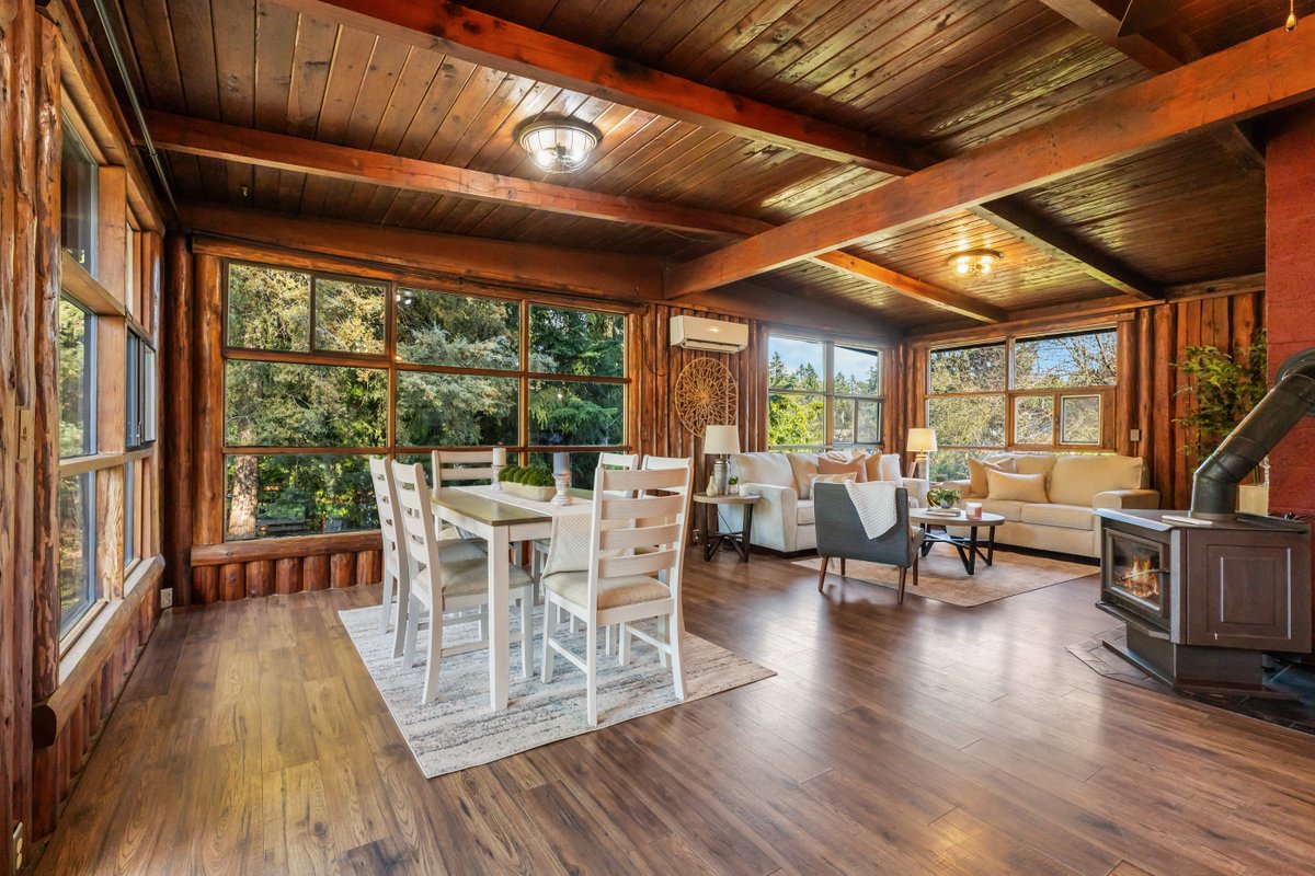 Zillow Gone Wild 🏡 tweet media