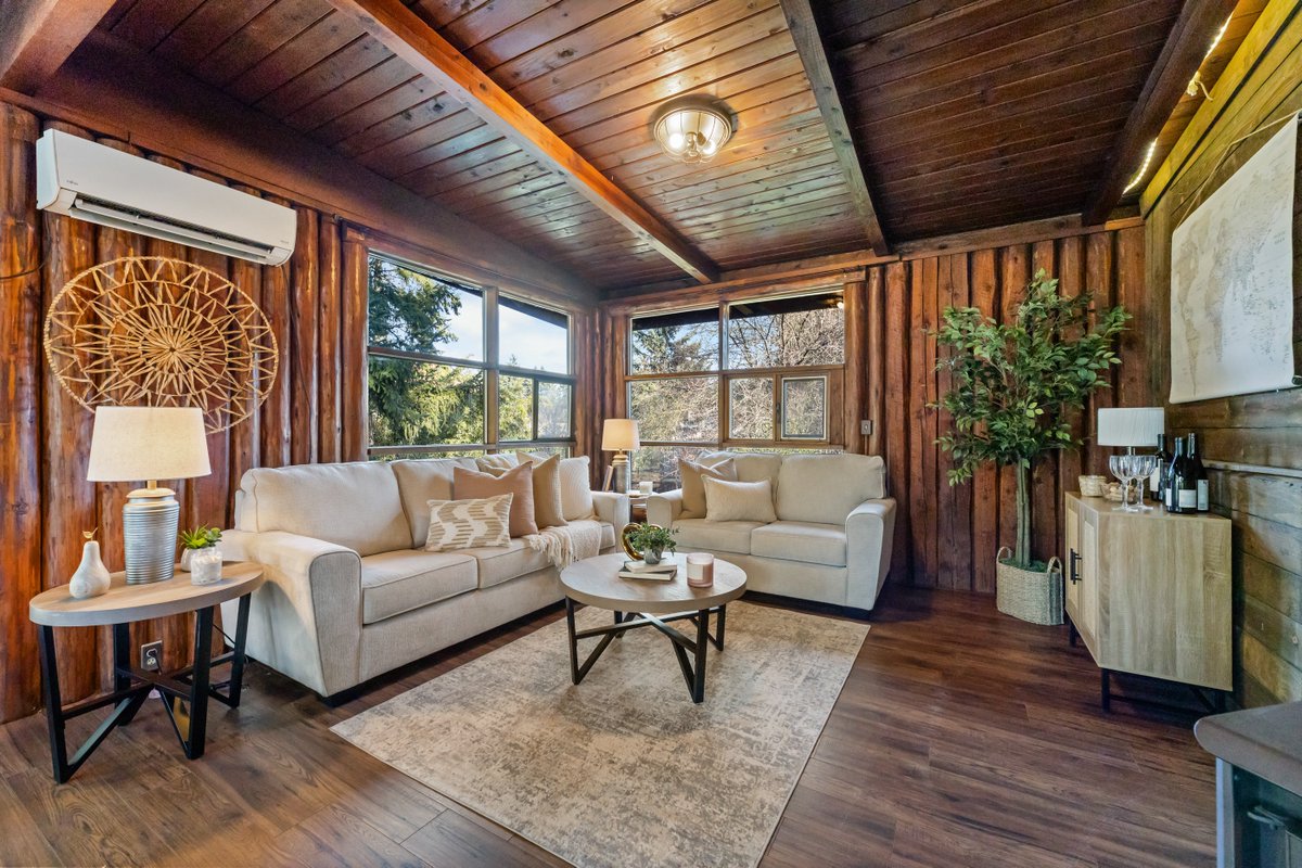 Zillow Gone Wild 🏡 tweet media