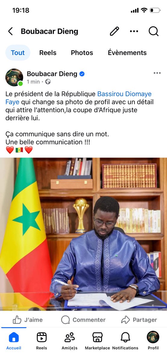 BoubacarDi48028's tweet photo. Le président de la République Bassirou Diomaye Faye qui change sa photo de profil avec un détail qui attire l’attention,la coupe d’Afrique en arrière plan.

Ça communique sans dire un mot.
Une belle communication !!!
Le message est clair !!
❤️🇸🇳❤️ https://t.co/umiO2Te5w6