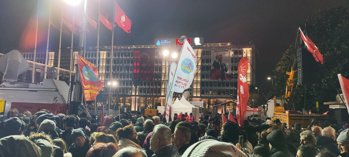 tkp1920's tweet photo. İstibdadın zorbalığına karşı meşru haklarımızı savunmak, halkın iradesinin sesi olmak için Saraçhane'deyiz. https://t.co/drYGxZWYbe