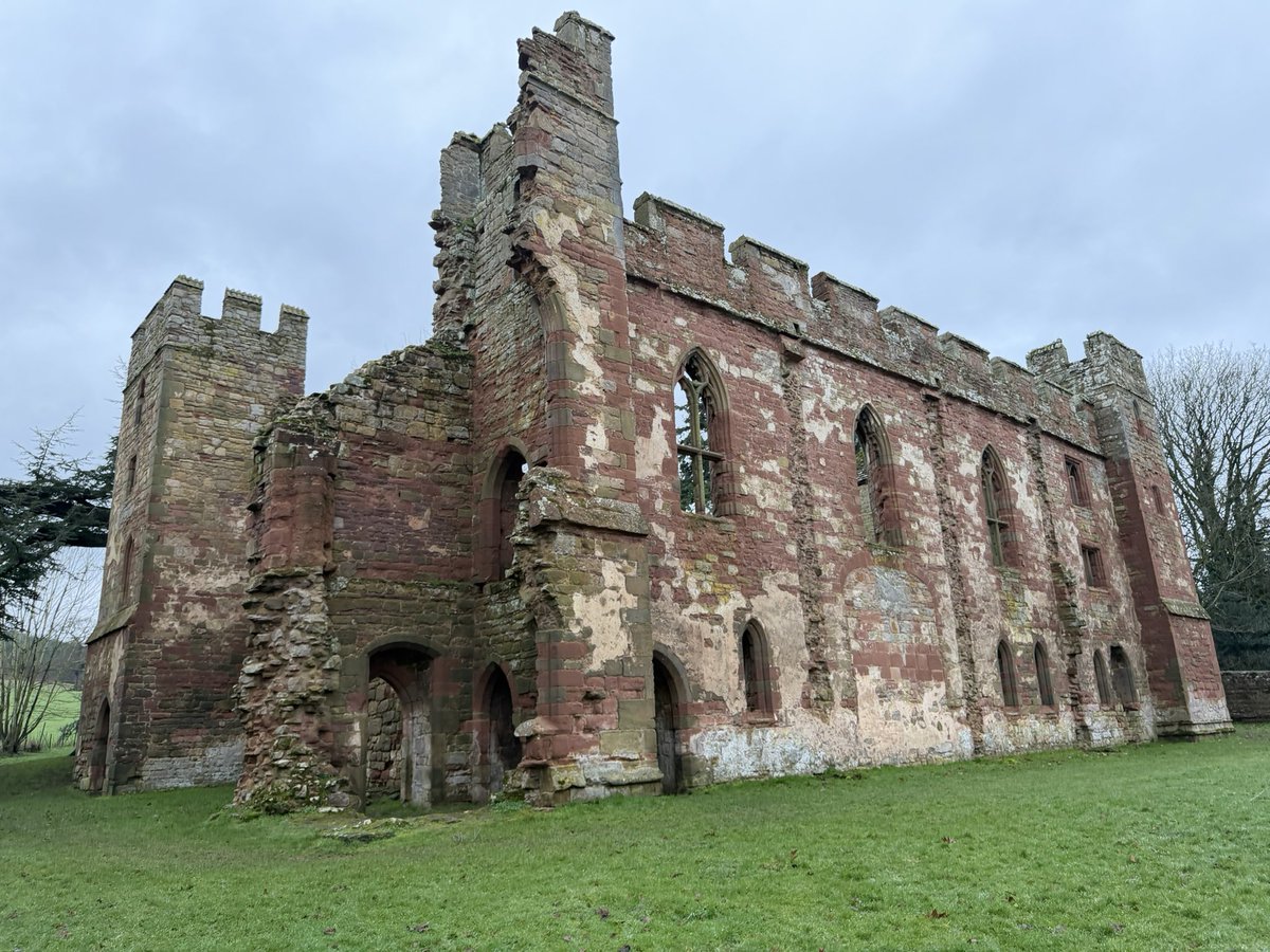 Castle Hunter 🏰 tweet media