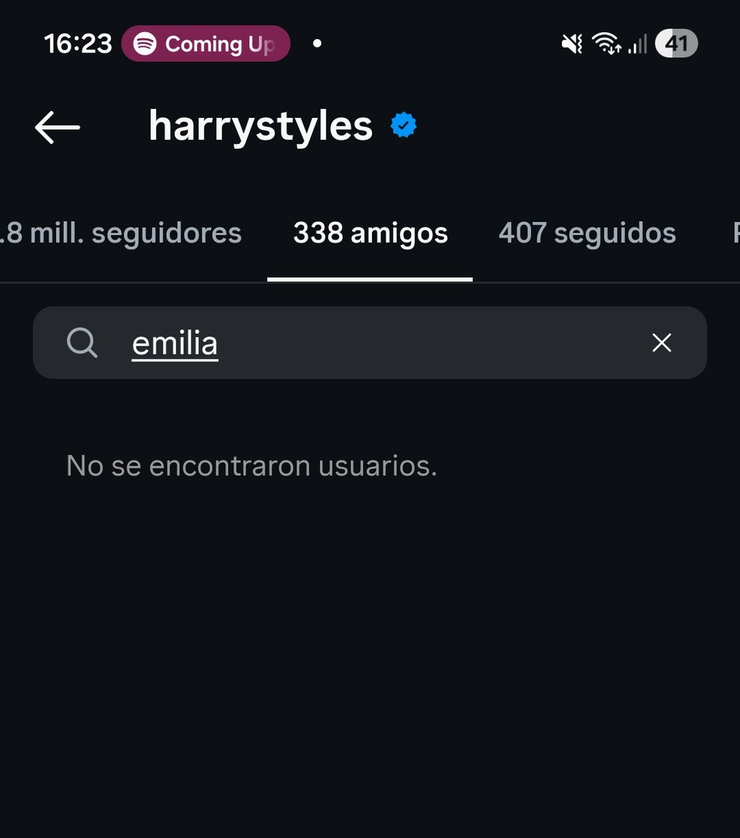 harry styles dejo de seguir a emilia mernes se fue todo a la mirda chicas!