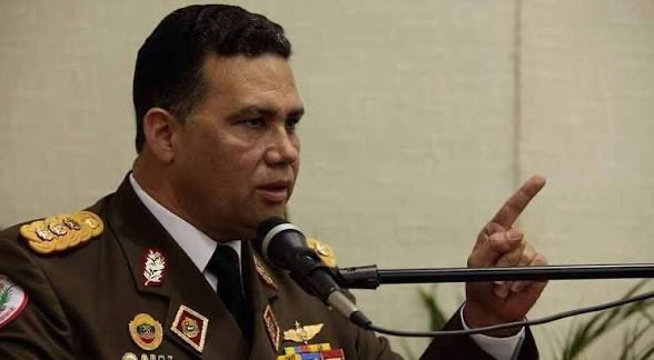 Mascaclavox's tweet photo. De padre de La Tumba a Ministro de Defensa. !No me Jodan! https://t.co/ZxNEyXDrv5