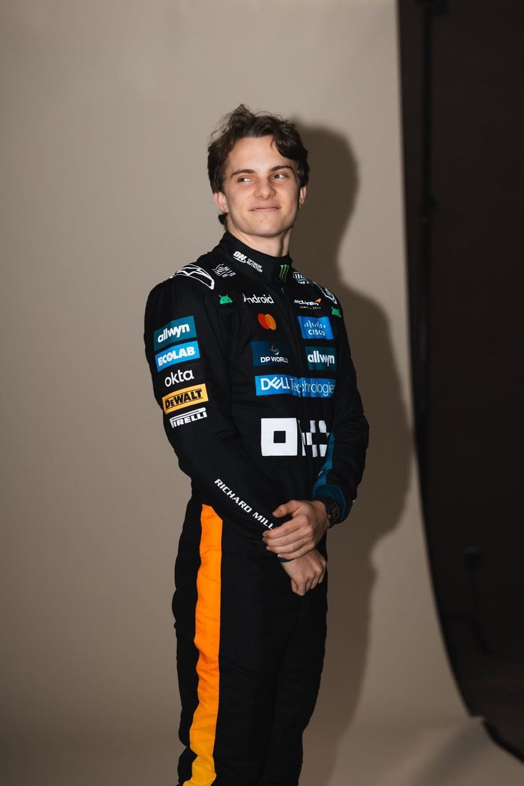 oscar piastri's pr manager tweet media