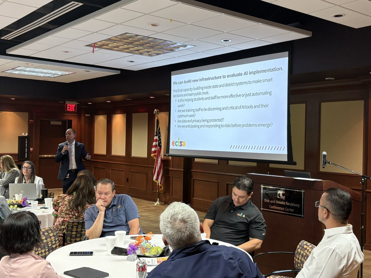 Dr. Lauren Ŧavarez, CETL tweet media