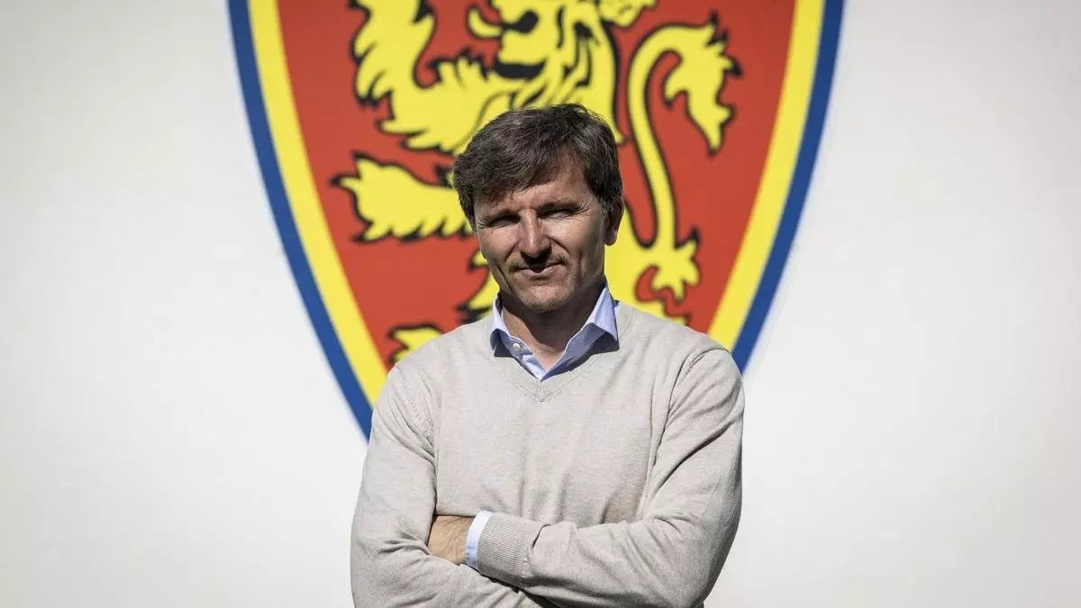 📰 Primera entrevista a Lalo Arantegui tras su regreso al #RealZaragoza, en <a href="/periodicoaragon/">El Periódico de Aragón</a>:
🗣️ "Puedo estar pensando en jugadores que te valen para las dos categorías y que piensas que van a ser importantes en ambas. Independientemente de dónde estemos, van a ser dos proyectos