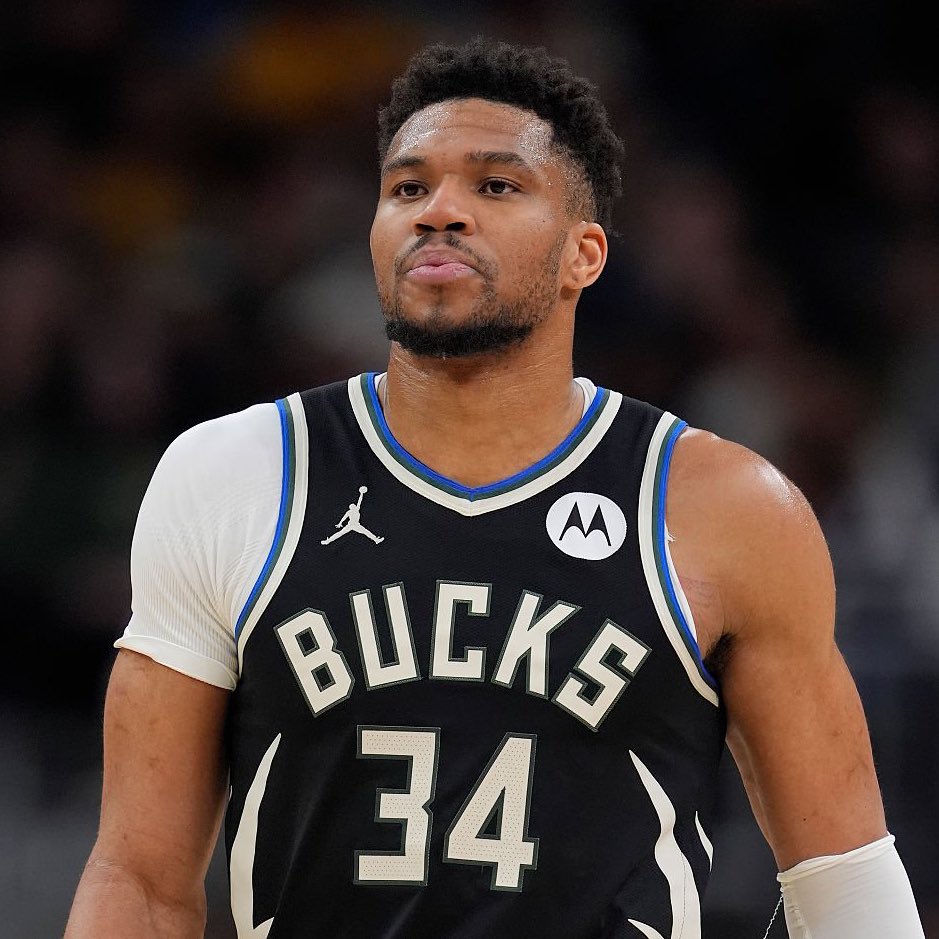 LakeShowYo tweet media