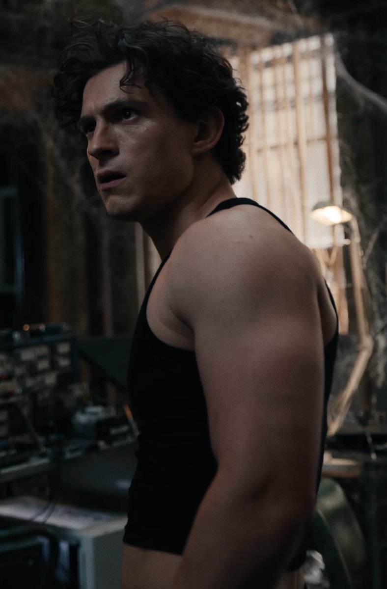 theasherbieber's tweet photo. i bet tom holland loves to ch0ke with those muscular arms https://t.co/2LFtoWs4AS