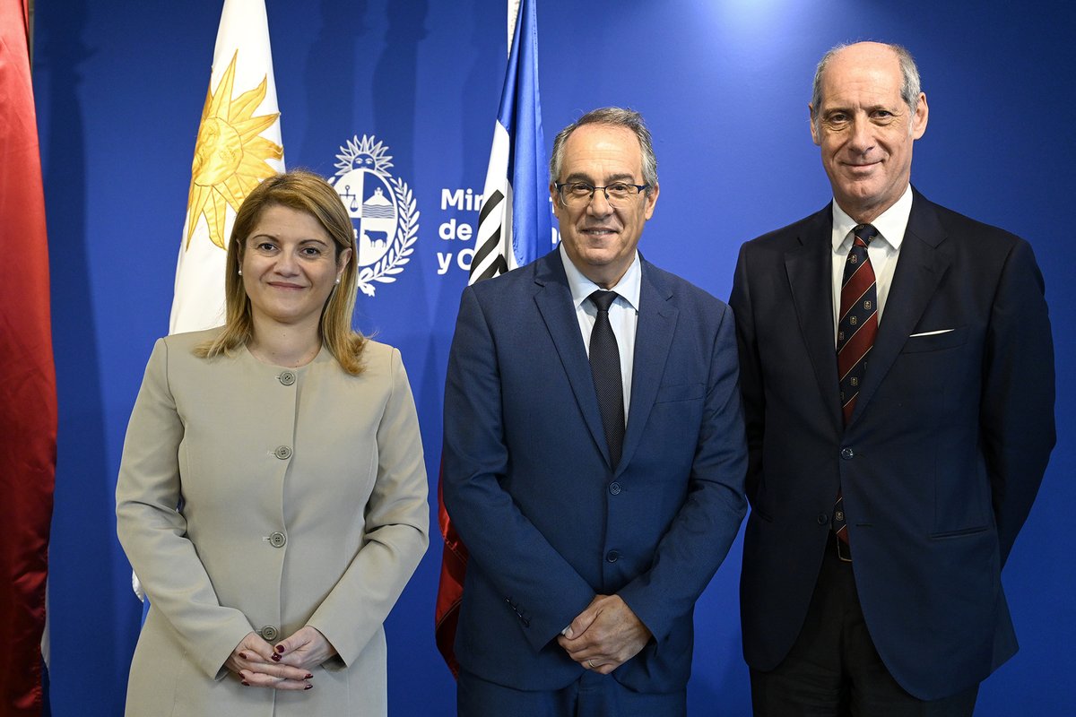 🇺🇾 🇮🇹 El MEC amplía el ámbito de cooperación y los lazos culturales con Italia

🤝 El ministro <a href="/JoseCarlosMahia/">José Carlos Mahía</a> y la vice ministra de Asuntos Exteriores y de la Cooperación Internacional de Italia, Maria Tripodi, firmaron una declaración de intenciones.

🔗gub.uy/ministerio-edu…