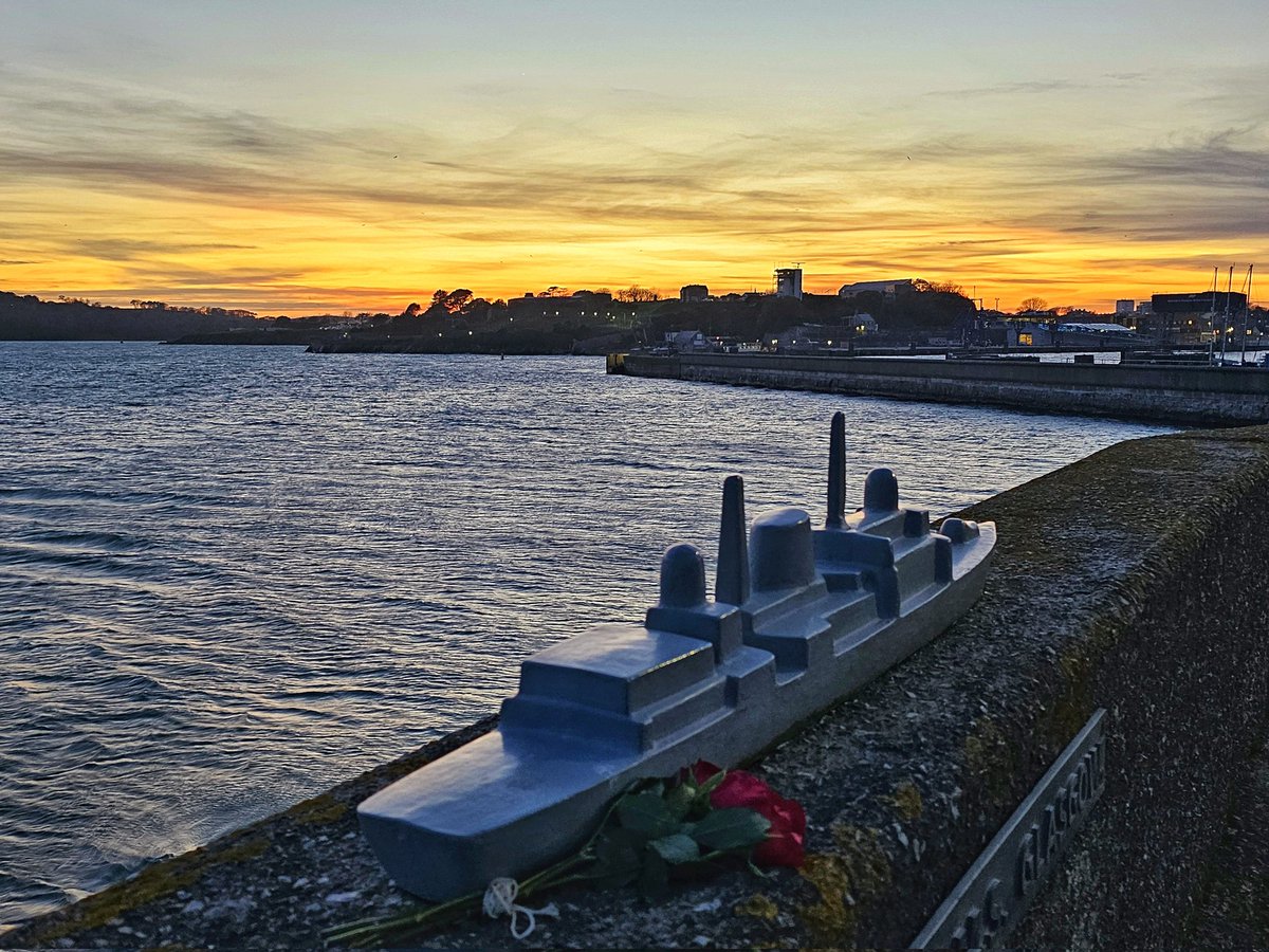 JackieGMs66's tweet photo. Perfect end to a long hard day, fish and chips on The Hoe #sunset #TheHoe #Plymouth #fishandchips https://t.co/zRBpwqmqwn