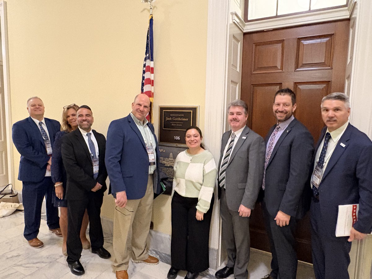 Andrew Zuckerman tweet media