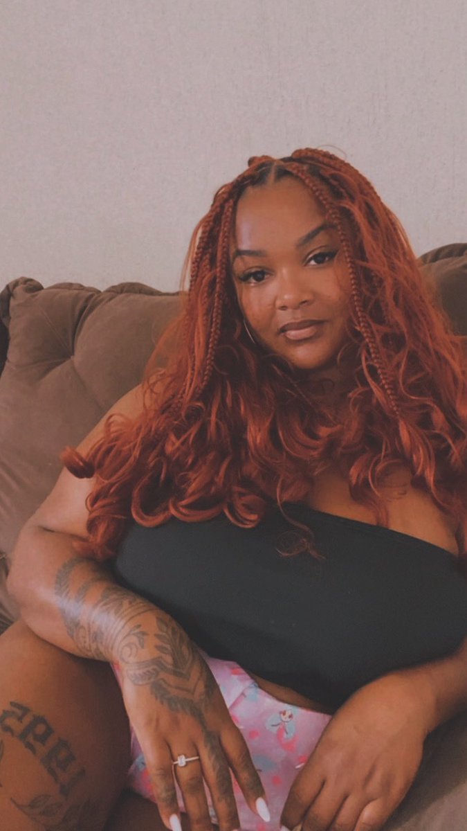 peituda metida tweet media