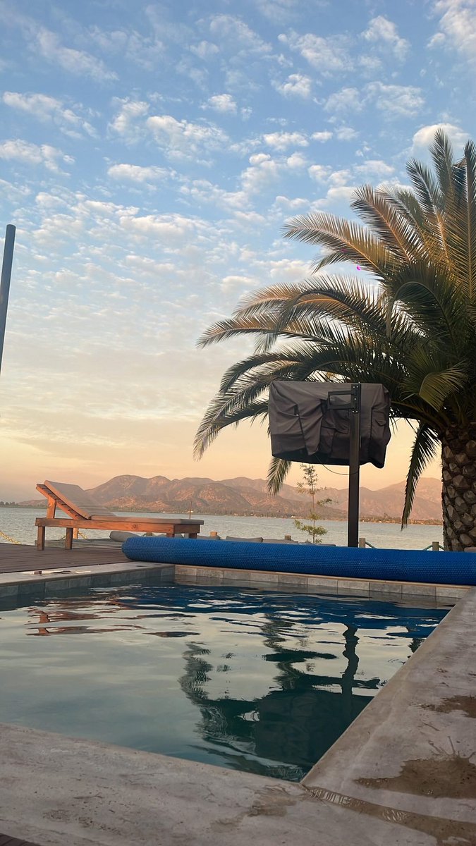 vousvomeuz's tweet photo. verano en el lago https://t.co/OEdrUI6yWo