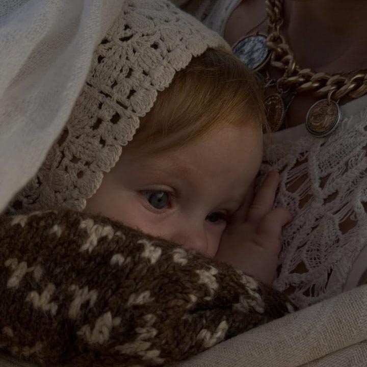 ㅤ

            𝐣𝐨𝐬𝐞́ 𝐚𝐧𝐭𝐨𝐧𝐢𝐨   𑁤 𝐚𝐧𝐚 𝐦𝐚𝐫𝛊́𝐚 

                                     ⟡  

ㅤ