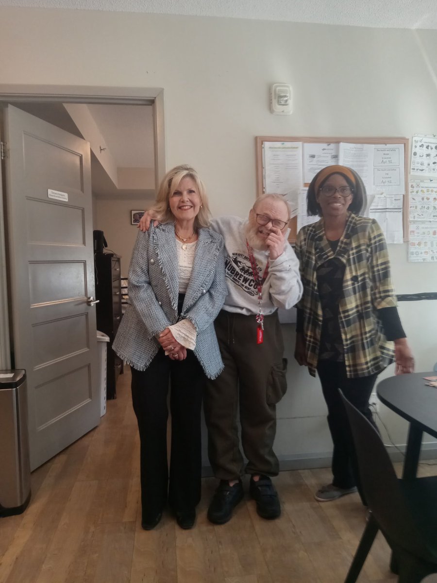 KrossKrys's tweet photo. @stephaniesmyth Thank you for coming down to visit the Staff and Residents at @CLToronto . It was a pleasure getting to know you and the work that you have done for @OntLiberal and for #torontostpauli https://t.co/GHRY7CcDCM