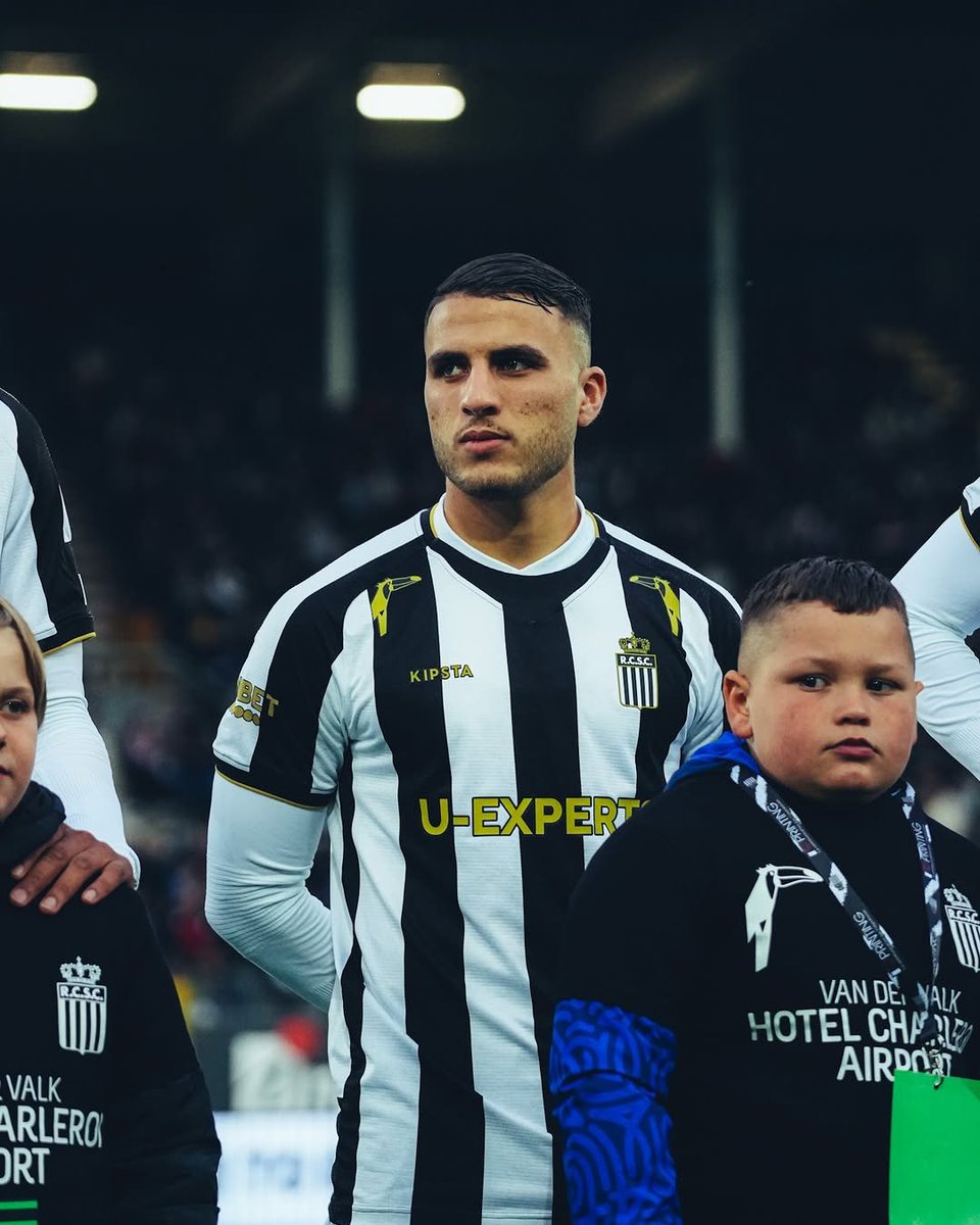 Mohamedyou85246's tweet photo. 🟢 Nouveau dans la liste de Vladimir Petković selon 🗞️@elheddaf1 :
🔴 Première convocation pour Achraf Abada et #Benbouali, avec le retour de #Chiakha et Titraoui chez #LesVerts 🇩🇿✅
🔴 Absence de Baghdad Bonadjah, #Zorgane et #Abdelli ❌
🔴 Aucun gardien local dans la liste ❌ https://t.co/EzLrO7wEER