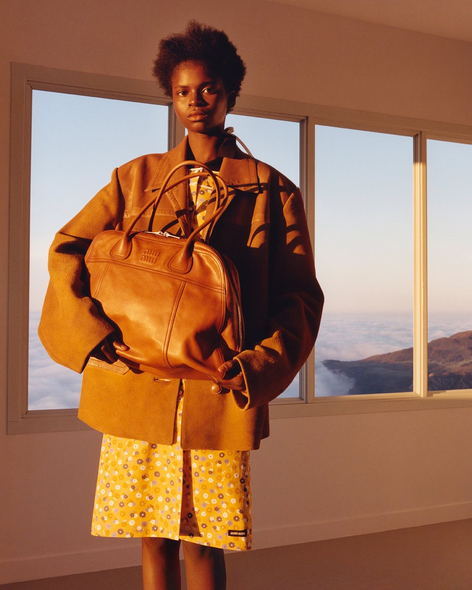 miumiu 2024 新作 ロゴ レイヤード ノースリーブカットソー タグつき Miu Miu Spring/Summer 2026 wardrobe is uplifting, at once