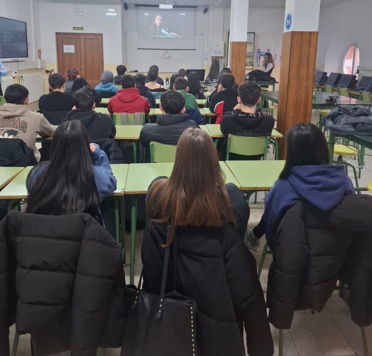 Twitsabel tweet media