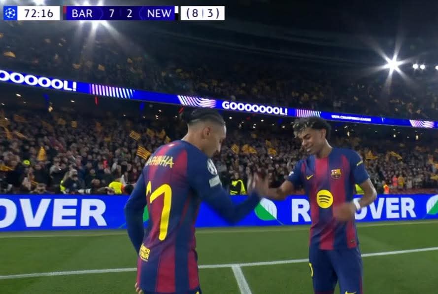 asante201025's tweet photo. GOAL!! GOAL!! RAPHINHA AGAIN!! 
IT’S 7-2 AGAINST NEWCASTLE!! THE BLAUGRANA ARE UNSTOPPABLE TONIGHT!! 💣 https://t.co/6rP4Nm37oG
