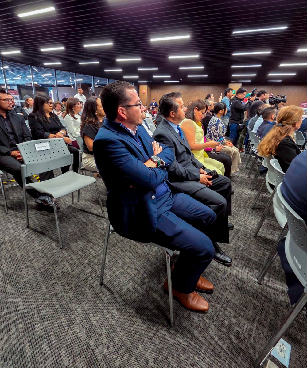 TehuacanUTT's tweet photo. 🌿📸  El rector de la UT de Tehuacán, Arq. Rafael Honorio Delgado Sasia, asistió a la Ceremonia de Premiación del Concurso Fotográfico y a la inauguración de la exposición “Miradas de nuestra Tierra”, un espacio que resalta la naturaleza y la cultura a través del lente. https://t.co/m7JZqTkP9g