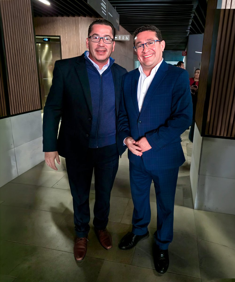 TehuacanUTT's tweet photo. 🌿📸  El rector de la UT de Tehuacán, Arq. Rafael Honorio Delgado Sasia, asistió a la Ceremonia de Premiación del Concurso Fotográfico y a la inauguración de la exposición “Miradas de nuestra Tierra”, un espacio que resalta la naturaleza y la cultura a través del lente. https://t.co/m7JZqTkP9g