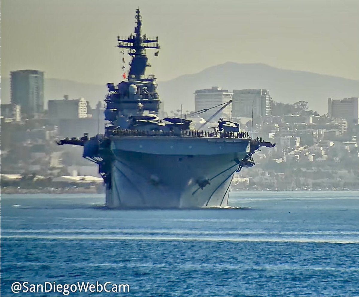 WarshipCam tweet media