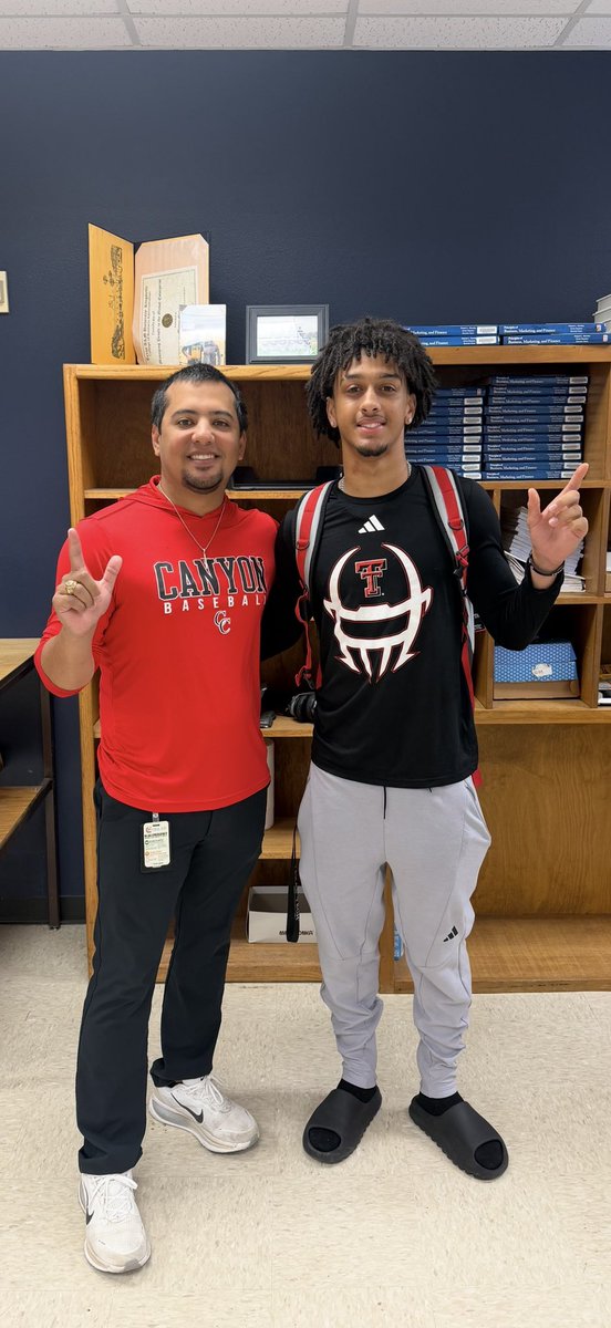 Moses Molina tweet media