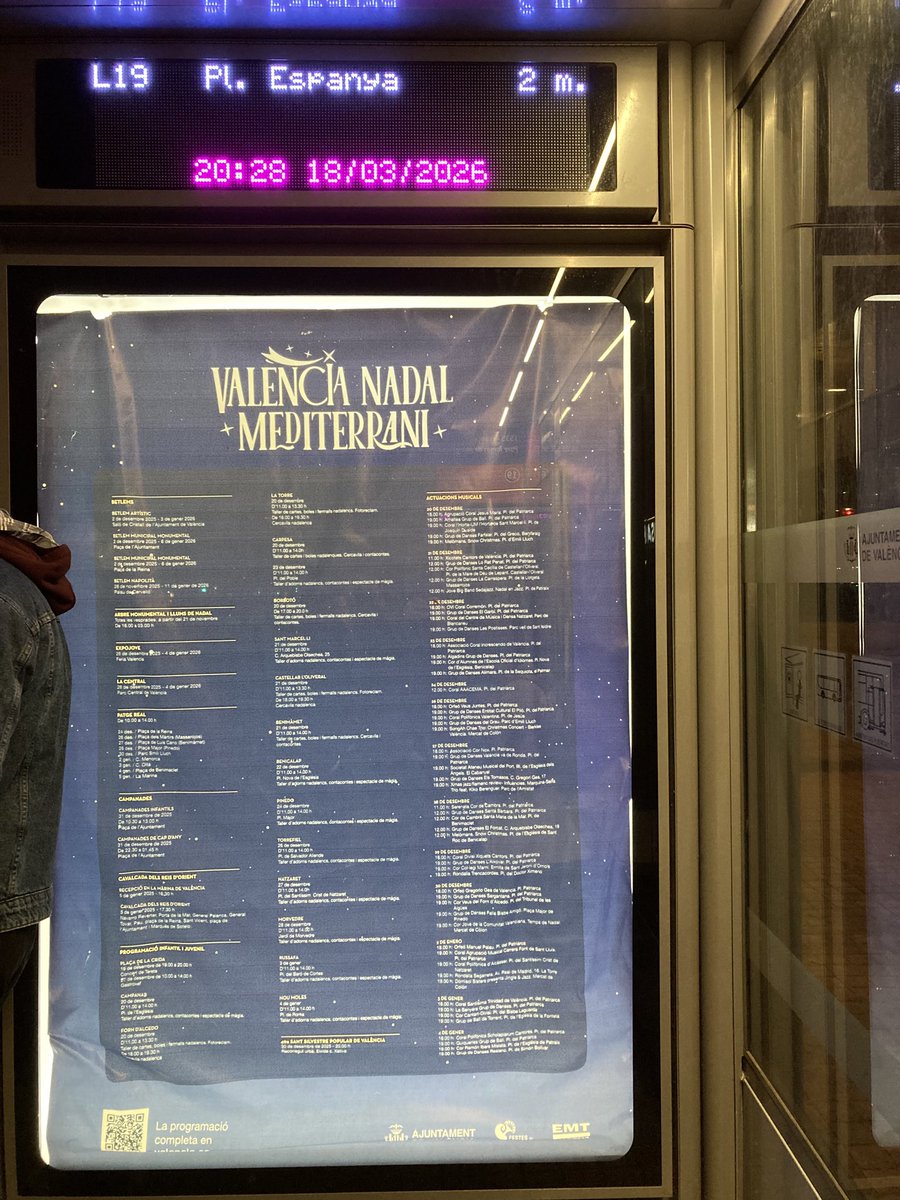 Joseclover's tweet photo. Así es la EMT de Valencia, buses con poca demanda, carteles de COMPLET y en marzo en plenas fallas con carteles de Nadal 😂 al lado del parotet. Sois pura magia 🪄 como estiráis la navidad, las fallas hasta verano y así, de vacaciones. @emtvalencia @AjuntamentVLC https://t.co/VstXxERNWc