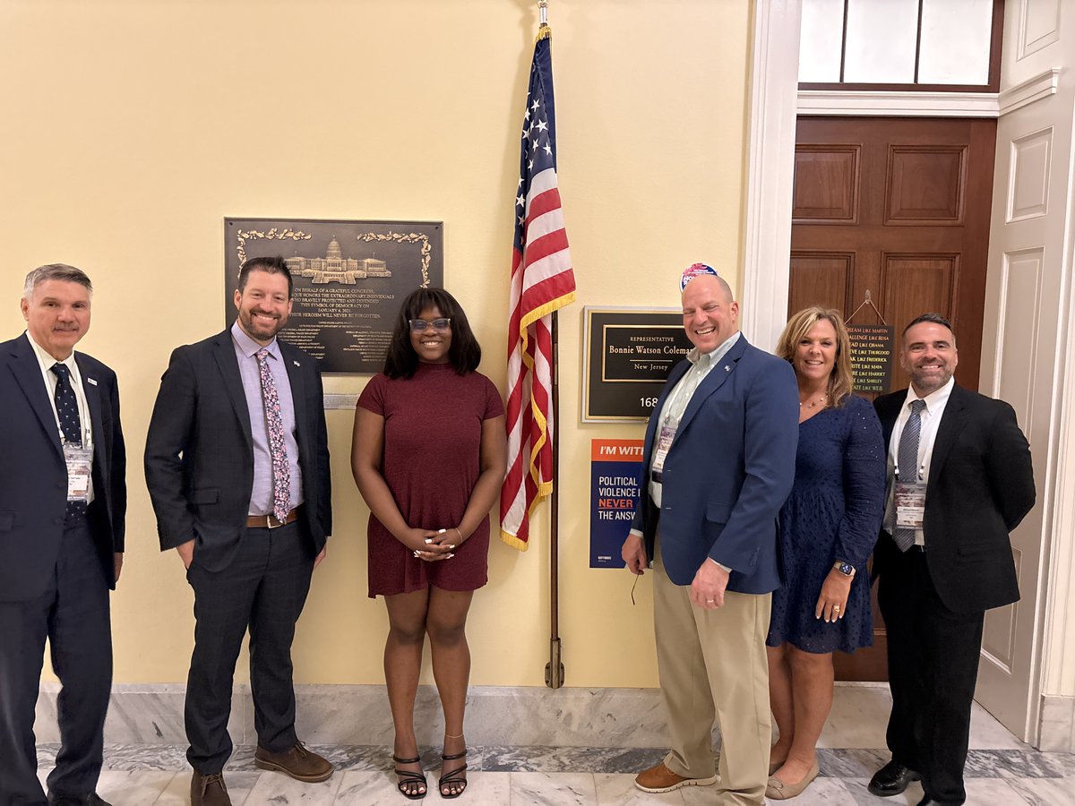 Andrew Zuckerman tweet media