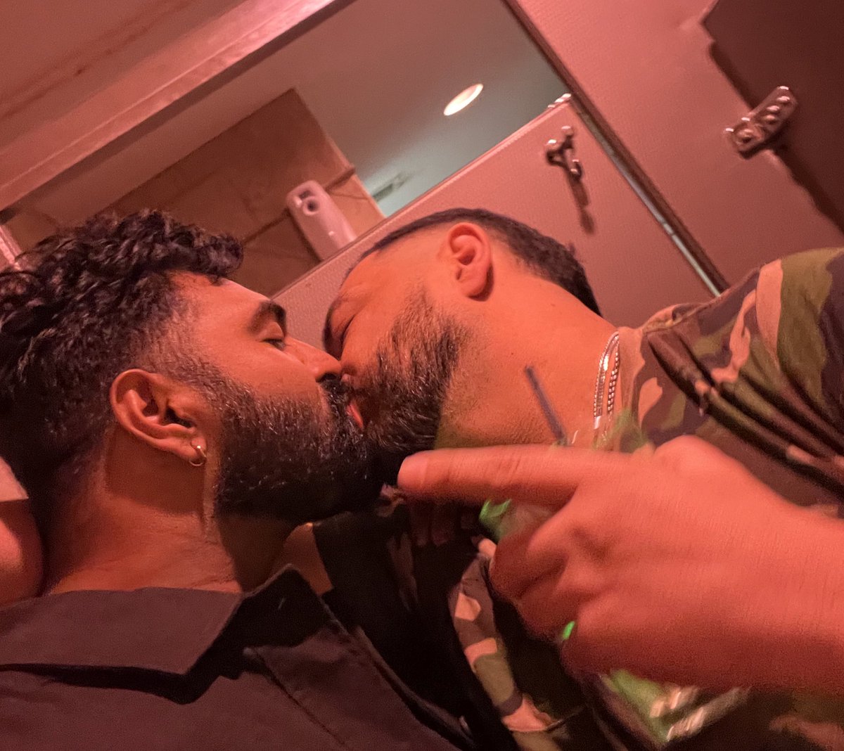 qualm down tweet media