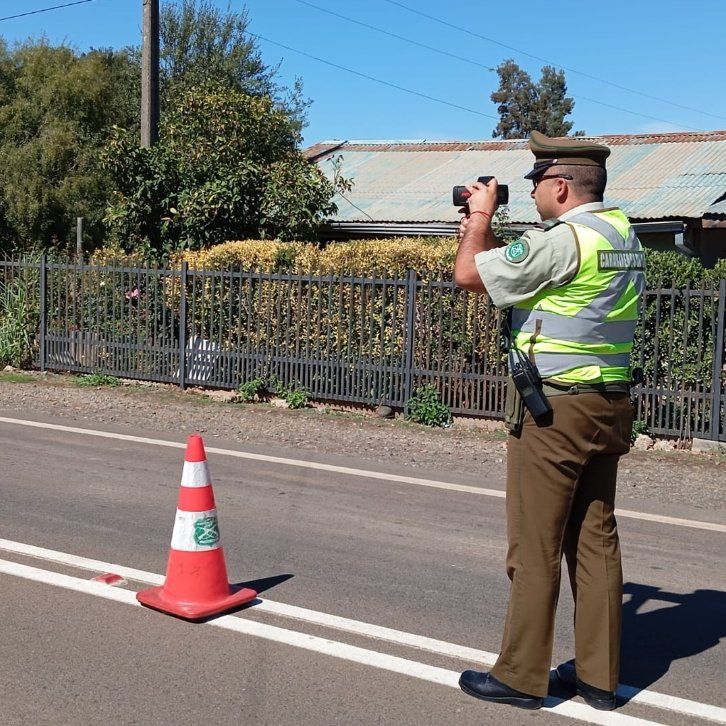Carab_Maule's tweet photo. Para reforzar la prevención y la seguridad en la conducción, nuestros Carabineros de la zona cordillerana de #DIGUA en #PARRAL, efectúan controles de velocidad, en la Ruta L-751 sector Cerro #LosCastillos.
Comprometidos para disminuir los factores de riesgo de accidentabilidad. https://t.co/en1bxkK0T4