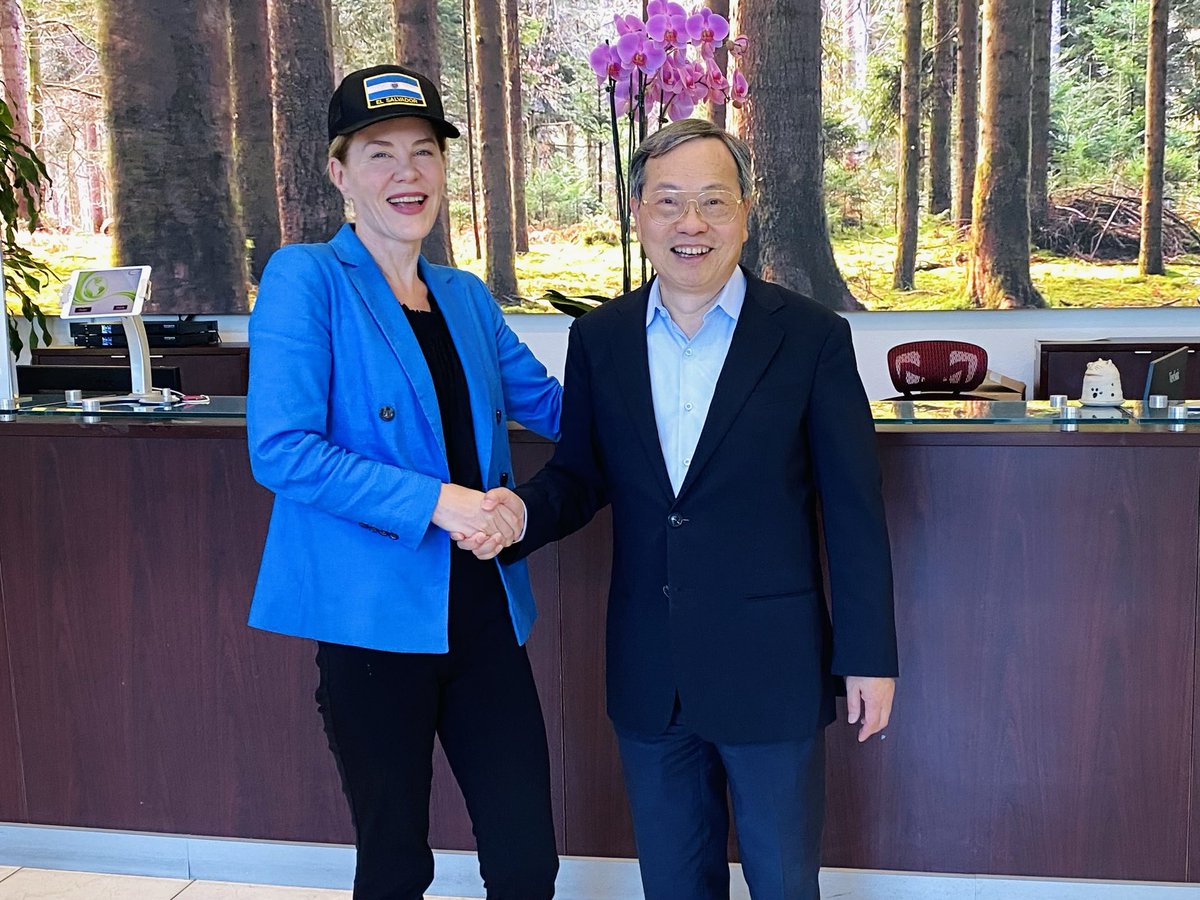 Stacy Herbert 🇸🇻🚀 tweet media